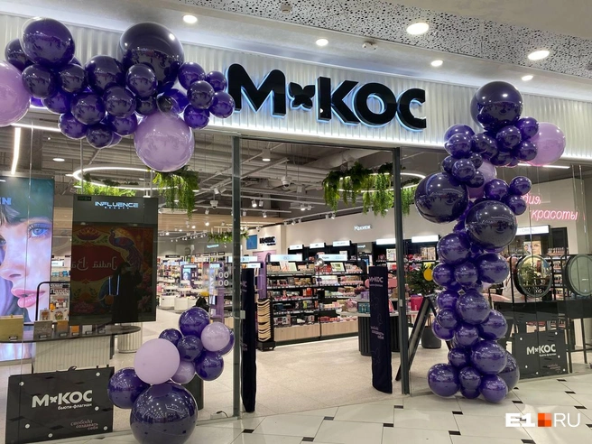 Новое пространство находится рядом со своим конкурентом — магазином «Подружка» на нулевом этаже (у входа со стороны улицы Вайнера) | Источник: Ирина Порозова / E1.RU