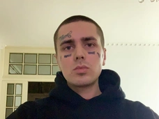 Рэпер Face откровенно о шизофрении матери: «Мания преследования и голоса в голове»