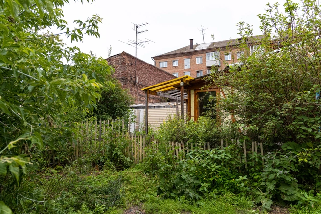 Откровенно говоря, выглядит недвижимость здесь не то чтобы ухоженно | Источник: Мария Ленц / NGS24.RU