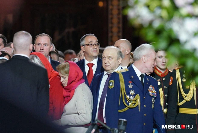 Председатель Мосгордумы Алексей Шапошников (в очках) и руководитель Департамента нацполитики города Виталий Сучков (в фиолетовом галстуке) | Источник: Анна Селина / MSK1.RU