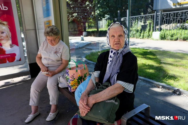 Бывшей гимнастке Ольге Владимировне 87 лет, и она помнит, как огромные деревья на стадионе были еще маленькими кустиками | Источник: Артем Устюжанин / MSK1.RU