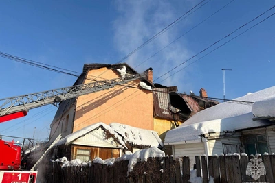 В Саратове на берегу Волги горел двухэтажный дом