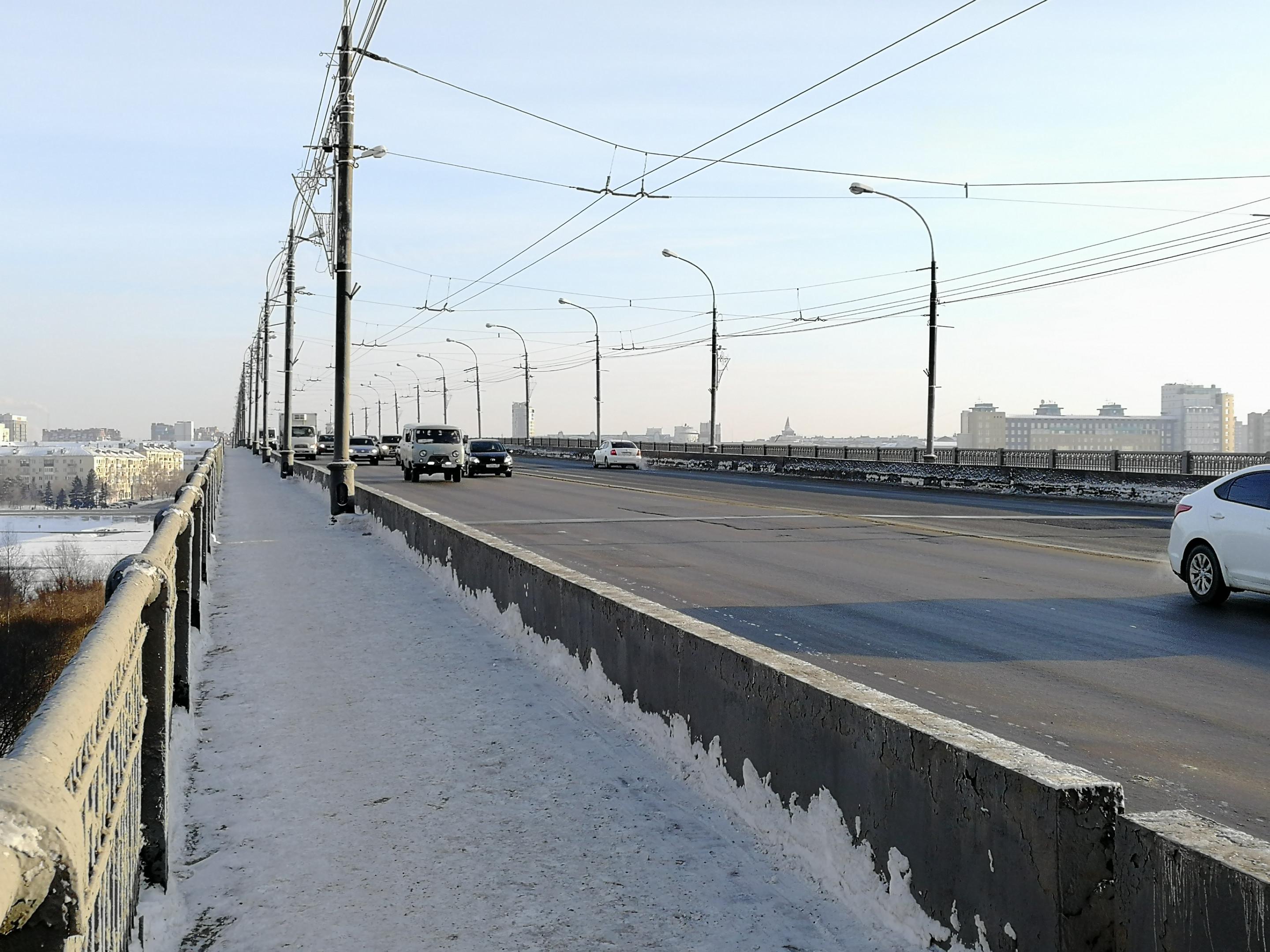 Ремонт ленинградского моста в омске. Ленинградский мост Омск. Деформационный шов моста. Реконструкция моста. Жуковский мост Омск.