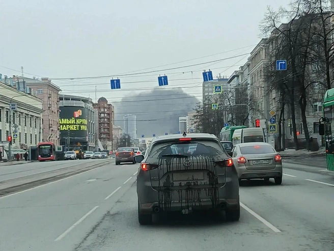 Часть проспекта Ленина окутала дымовая завеса | Источник: читатель 74.RU