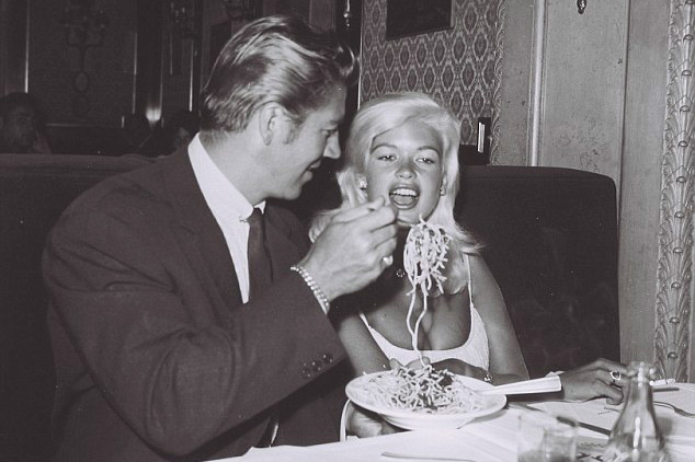 Джейн Мэнсфилд, Мики Харгитей | Источник: Estorick Collection