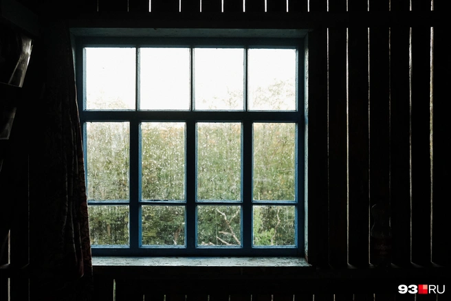 Эта постройка чудом не уехала вместе с землей | Источник: Дарья Паращенко / 93.RU