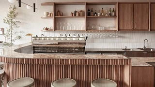 Уютное кафе с венскими стульями в Мельбурне