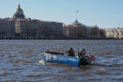 Рыбаки вышли на Неву за весенней корюшкой