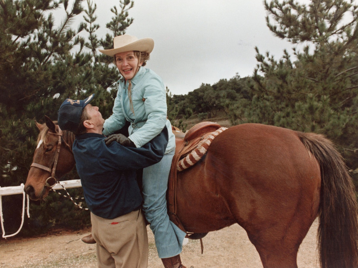 Как отдыхают президенты и Первые леди: самые неформальные отпускные фото глав США с их супругами