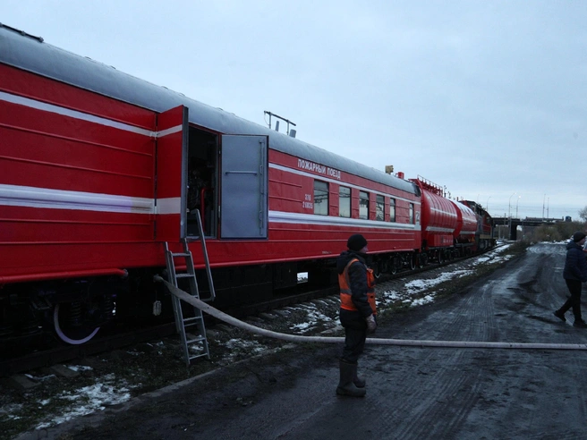 Пожарный поезд подъехал к месту возгорания | nsk54.online