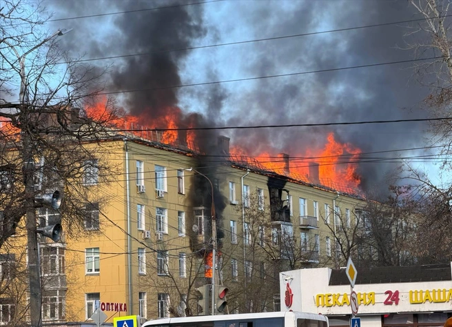 В Подмосковье сгорела пятиэтажка на Фрунзе | Источник: ГородОК Жуковский Раменское / T.me