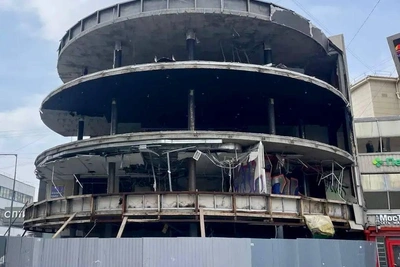 Истек ордер на снос ТЦ у «Приморской», здание не демонтировано