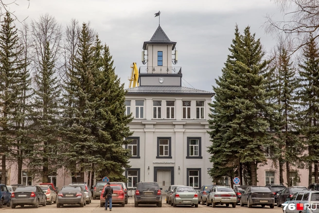 Здесь находится управление ярославского речного порта | Источник: Кирилл Поверинов / 76.RU