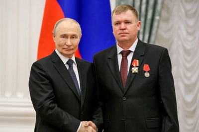 Кузбасский машинист экскаватора получил орден от президента