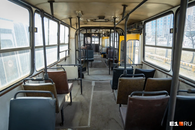 В салоне Ikarus-280 | Источник: Владислав Лоншаков / E1.RU