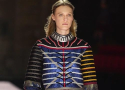 Весь мир — театр, и Николя Жескьер одел его в вещи Louis Vuitton Cruise 2026