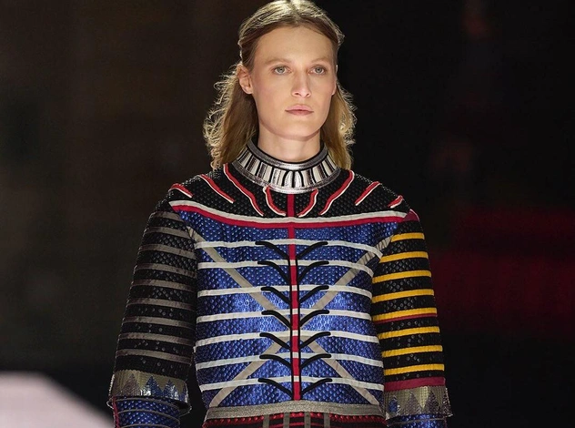 Весь мир — театр, и Николя Жескьер одел его в вещи Louis Vuitton Cruise 2026