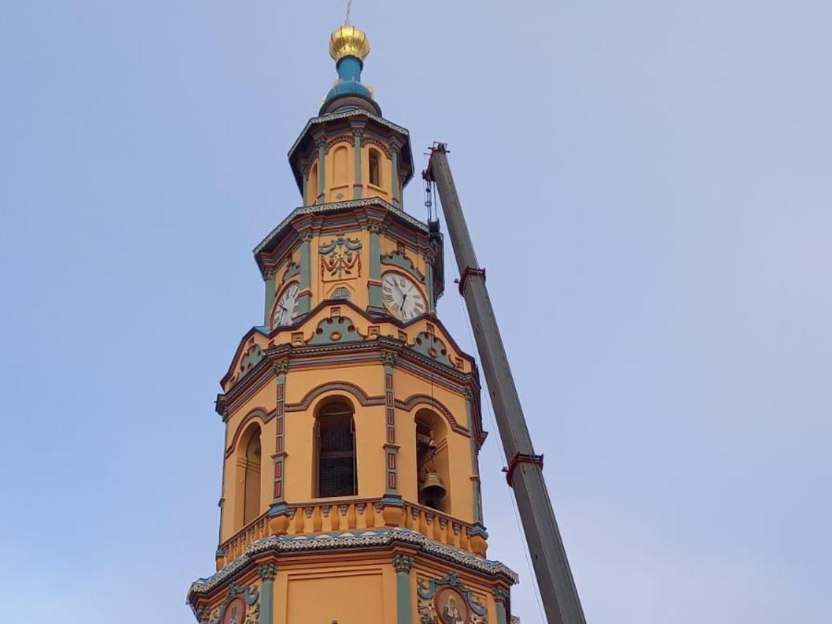 Обновили циферблаты, очистили и законсервировали живопись. В Казани завершили реставрацию колокольни Петропавловского собора