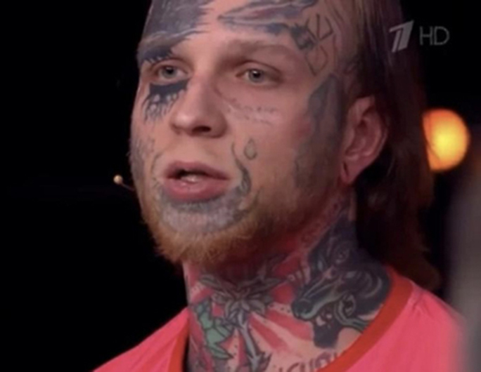 Как выглядит удаление татуировки на лице — такого вы еще не видели