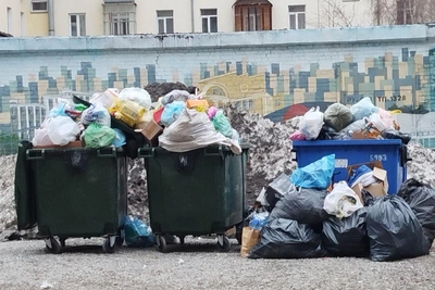 Новосибирцы пожаловались на переполненные мусорки — ответ САХ