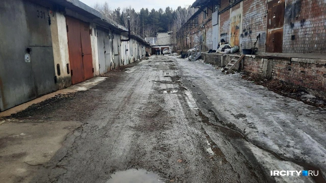 Примерно такой&nbsp;— символичный&nbsp;— путь надо пройти, чтобы послушать мрачную музыку | Источник: Виктор Лучкин / «ИрСити»