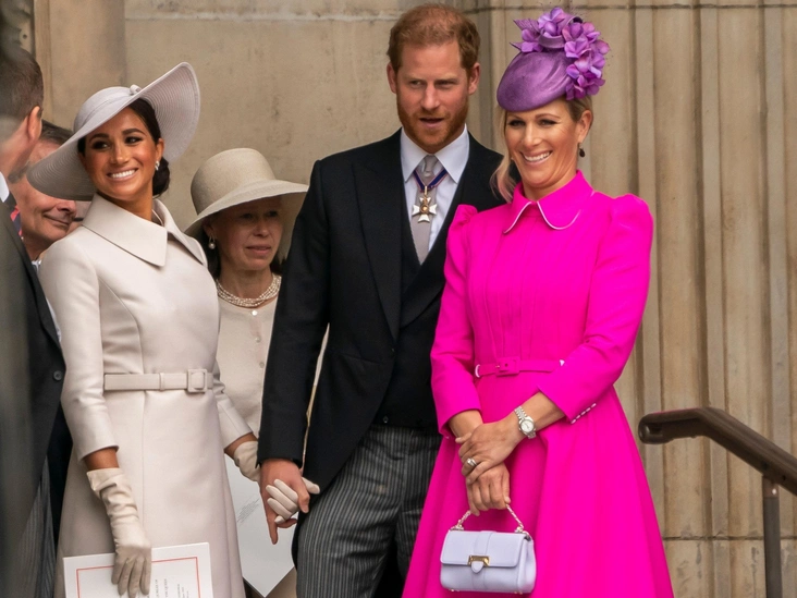 Герцогиня Сассекская, Принц Гарри и Зара Тиндолл на службе в честь Платинового юбилея правления королевы в соборе Святого Павла, 3 июня 2022