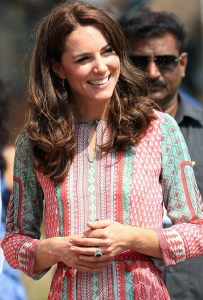 Кейт выбрала платье от индийского дизайнера Anita Dongre