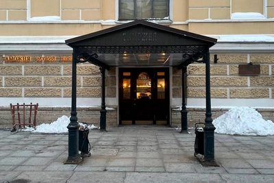 "The Customs": New Life of a Cult Restaurant