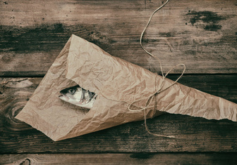 Тут рыбу заворачивать: в России придумали упаковку, которая продлевает срок годности еды