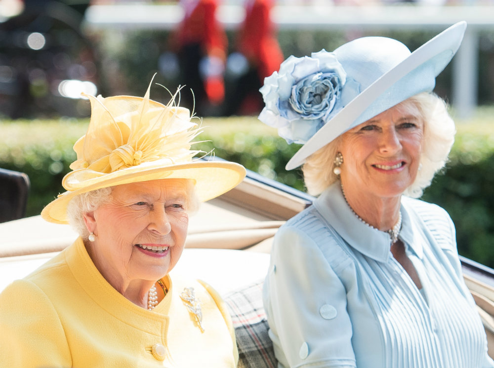 Елизавета II и герцогиня Корнуольская в Аскоте, 21 июня 2017 | marieclaire.ru