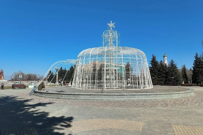 Зимние украшения фонтанов демонтируют в Ставрополе