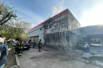 Пожар на улице Генерала Симоняка: горели авто и здание