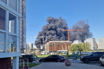 Пожар на Левобережье: рабочие выносили коллег без сознания
