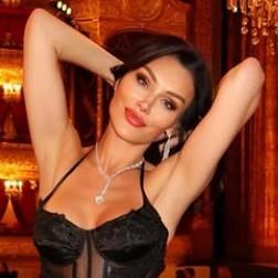 «О таком нельзя молчать!»: скандальное фото ведущей «России 24» Марии Григорьевой в Большом театре вызвало резонанс