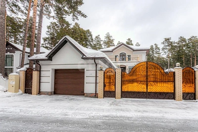 В Бердске продают трёхэтажный дом за 120 миллионов рублей