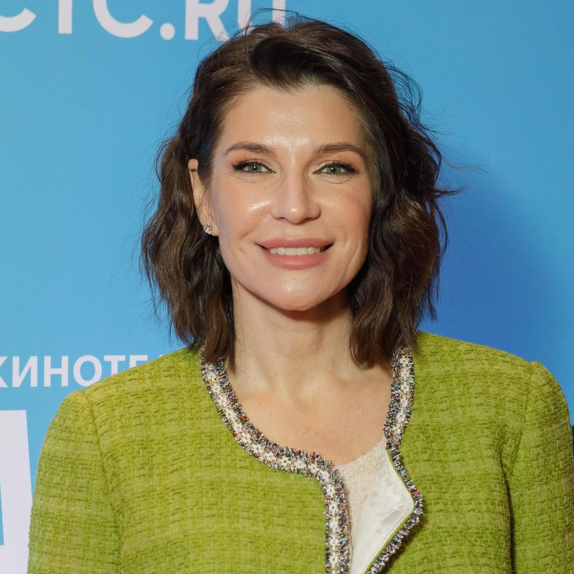 «Да мы сейчас объясним по-мужски»: муж Волковой пошел разбираться с худруком Театра комедии, который уволил его жену