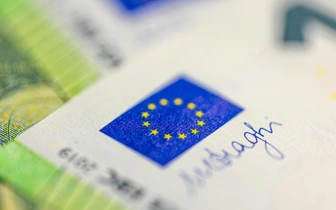 ЕС готовит новые визовые правила для россиян: когда ждать изменения и к чему они приведут