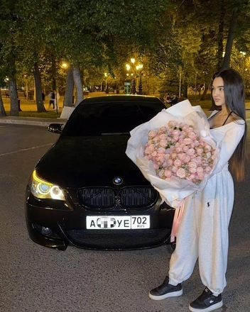 Дама признавалась, что за рулем с 16 лет | Источник: соцсети Ангелины
