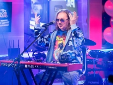 Игорь Николаев: новая песня о «благоверной» и золотой приз для слушателей!