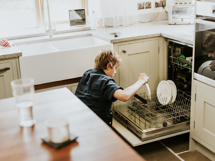 Пожалеете потом: посуда, которую никогда нельзя мыть в посудомоечной машине (но вы так делаете)