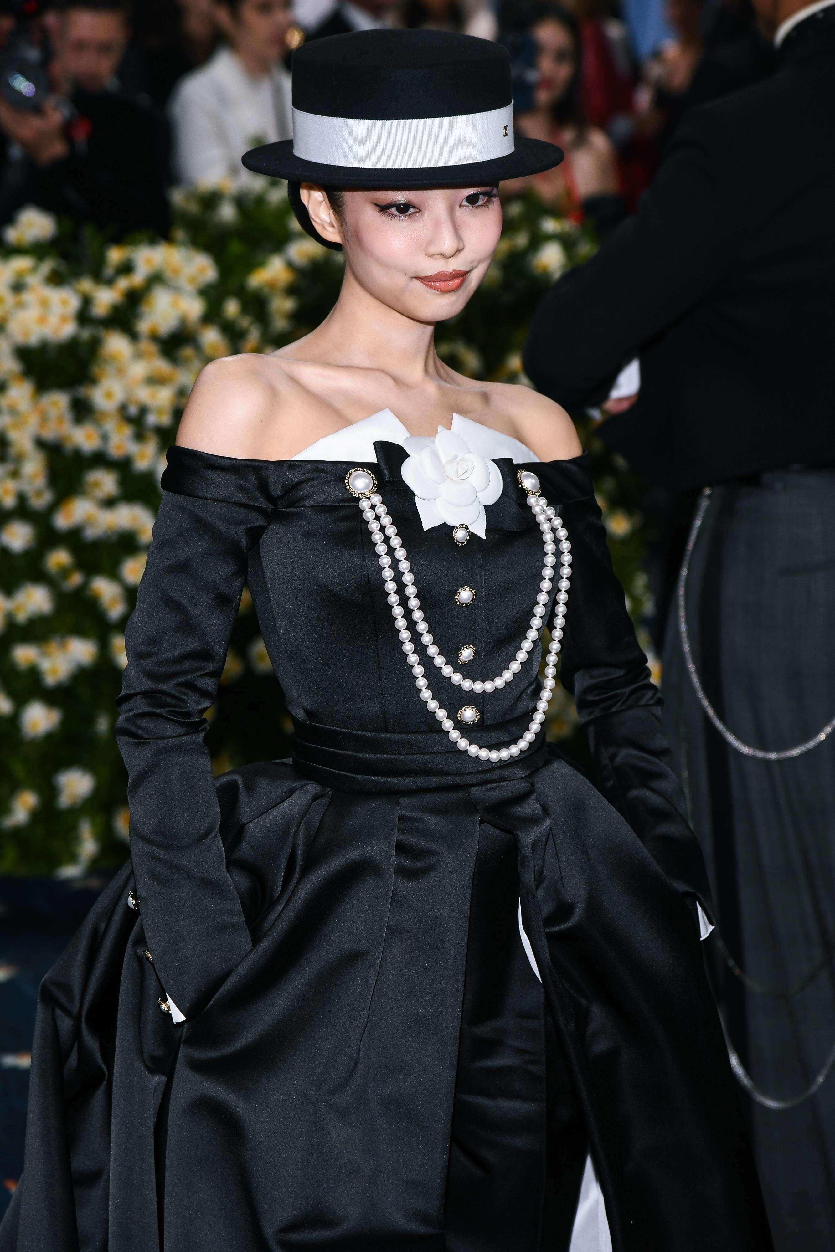 Сексуалды Кама Сутра Үлкен Дикс Үлкен Сиськи Қоғамдық көлікте зәр шығару