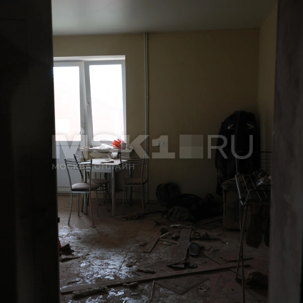 На третьем этаже — шесть квартир. Все из них в большей или меньшей степени пострадали в результате атаки БПЛА | Источник: Артем Устюжанин / MSK1.RU
