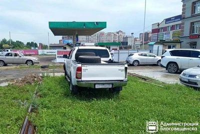 В Благовещенске штрафуют за стоянку на газонах