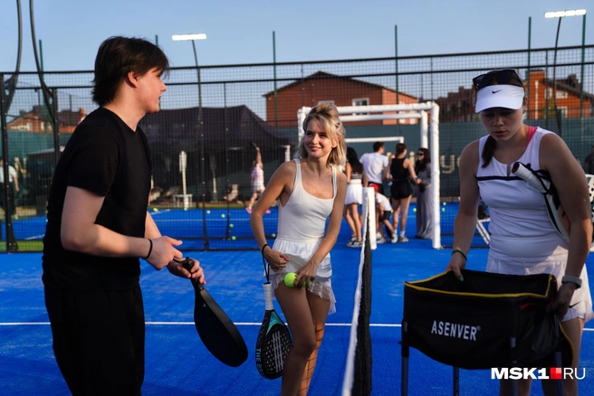 В Nevel Padel Club проводят индивидуальные и групповые тренировки, а также турниры | Источник: Анна Селина / MSK1.RU