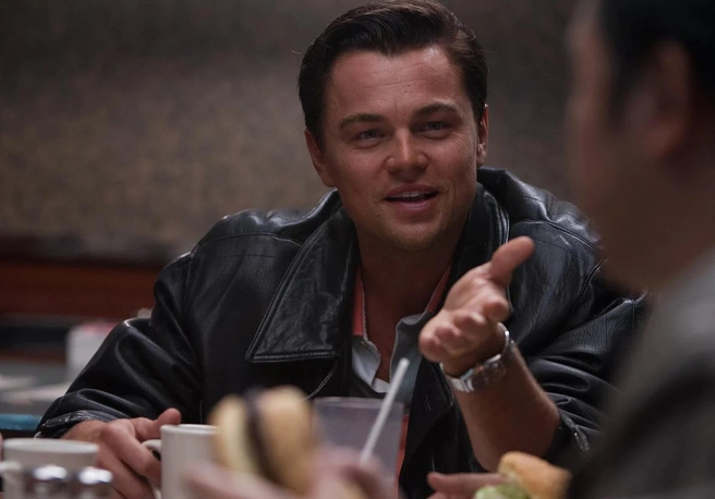 Арт-консультантку Леонардо Ди Каприо приговорили к 2,5 года тюрьмы за мошенничество на 6,5 миллиона долларов  | Источник: Кадр из фильма «Волк с Уолл-стрит», М. Скорцезе, 2014 г.