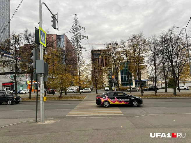 Тот самый переход у «Ленты» — теперь там светофор | Источник: Андрей Бирюков / UFA1.RU