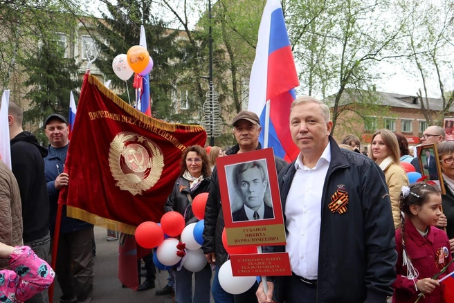 К сотрудникам присоединились их семьи, ветераны предприятий, старшеклассники Профклассов и активисты | Источник: СУЭК-Красноярск