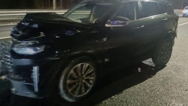 По словам очевидцев, автомобиль сначала подлетел на одной из куч щебня, лежащих на обочине дороги | Источник: Мегаполис | ДТП и ЧП | Санкт-Петербург | Питер / Telegram