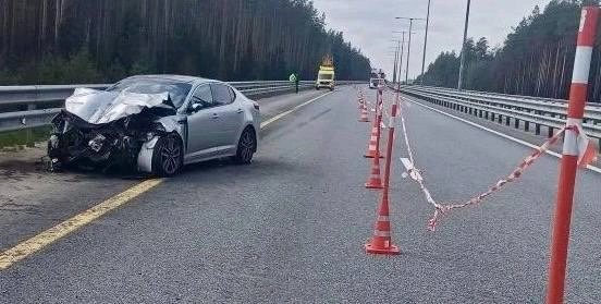 KIA на М-11 летела так, что догнала грузовик. С места увезли четверых | www.fontanka.ru