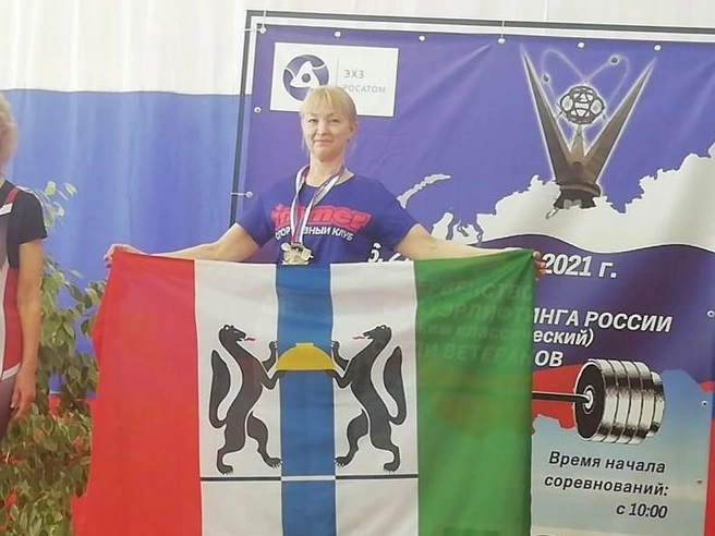 Елена занимается не просто для себя — она выступает на соревнованиях | Источник: Федерация пауэрлифтинга Новосибирской области / Vk.ru